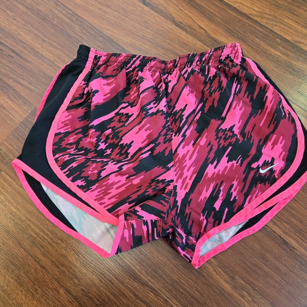 Nike Dri-FIT Tempo Running Shorts | Pink & Black Camo | EUC Size Small